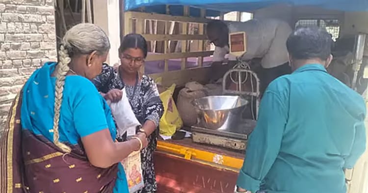 சென்னையின் 18 மண்டலங்களில் முதியோர் மற்றும் மாற்றுத்திறனாளிகளுக்கு வீடு தேடி ரேஷன் பொருட்கள் விநியோகம்
