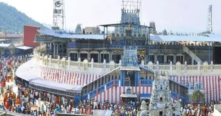 திருத்தணி முருகன் கோவில் ஊழியர்கள் மீது நடவடிக்கை: பக்தர்கள் இட வசூலித்த 4 பேர் பணியிடைநீக்கம்
